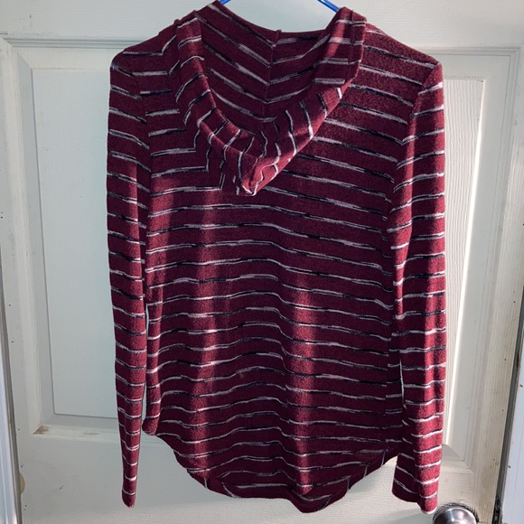 Free For All brand long sleeve Hooded Top. Women’s size Medium - Picture 3 of 9